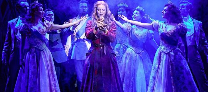 Emilie Groth som Anastasia i den flotte musical på Det Ny Teater.