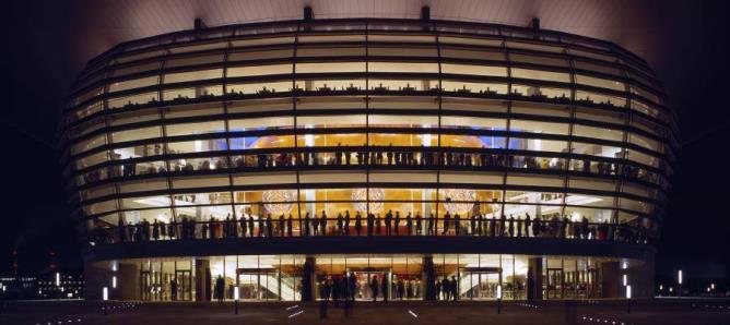 Operaen ligger scene til Det Kongelige Teaters festlige Nytårskoncert.