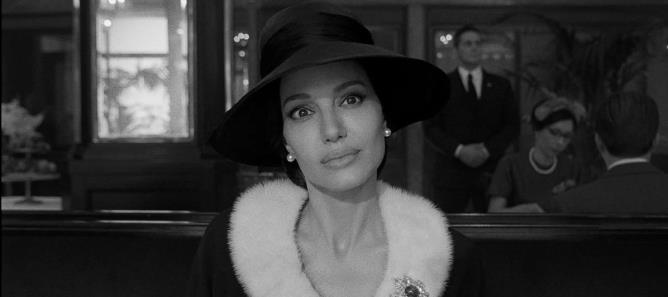  Angelina Jolie som Maria Callas